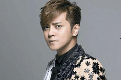 最近爆料男星是谁啊视频,男星身份成焦点  第2张